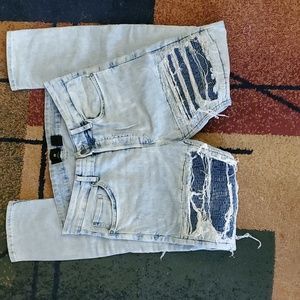 Distressed 👖 jeans